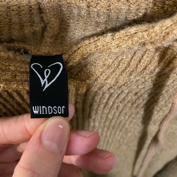 Windsor Sweater Size Small - Picture 2 of 3